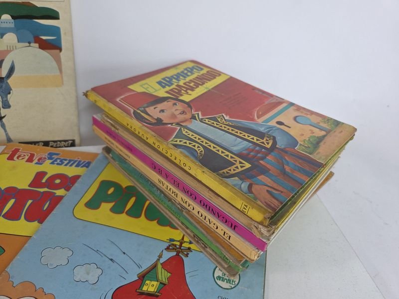 Colección de libros infantiles y figuritas - imagen 11