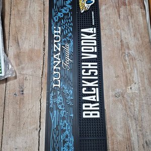 Lote anterior: Dos Salvamanteles de Goma para Barra: "LUNAZUL Tequila" y "BRACKISH VODKA"