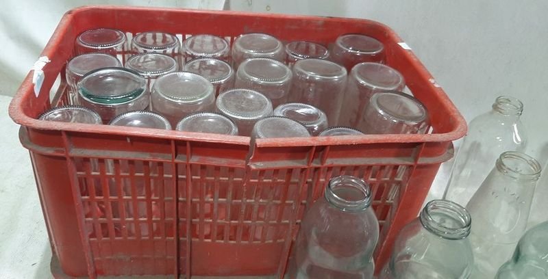 Bolsas de vidrio y latas vacías - imagen 3