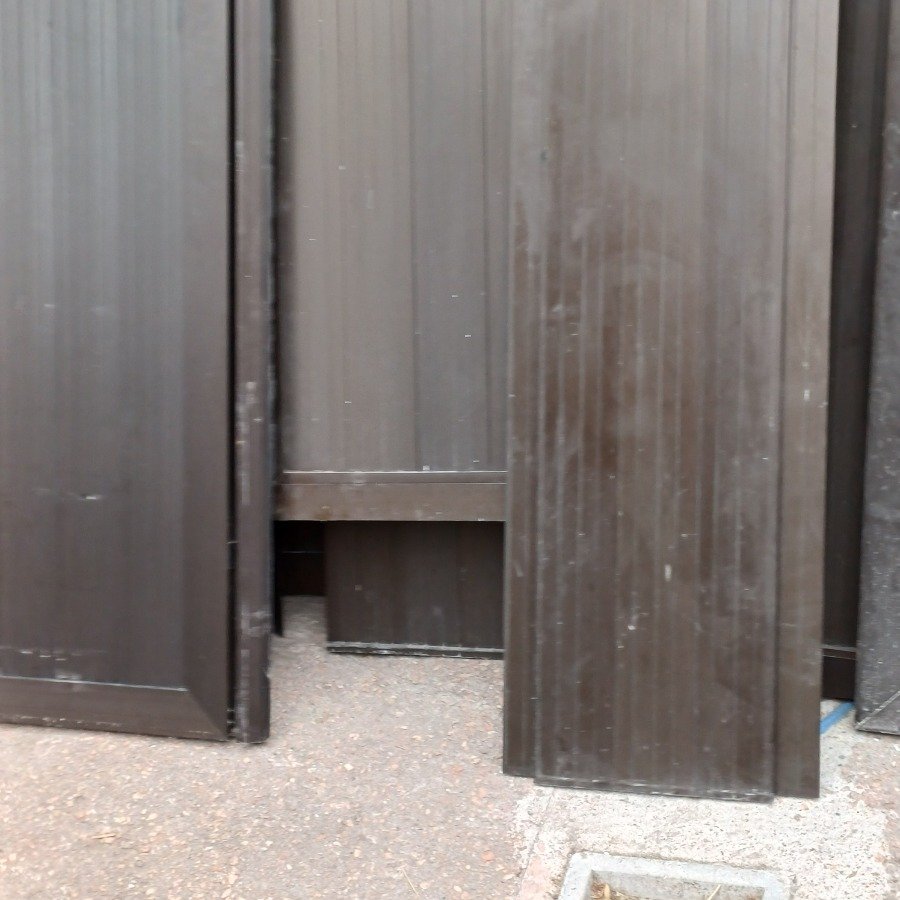 Lote de mamparas divisorias en carpintería de aluminio - imagen 9