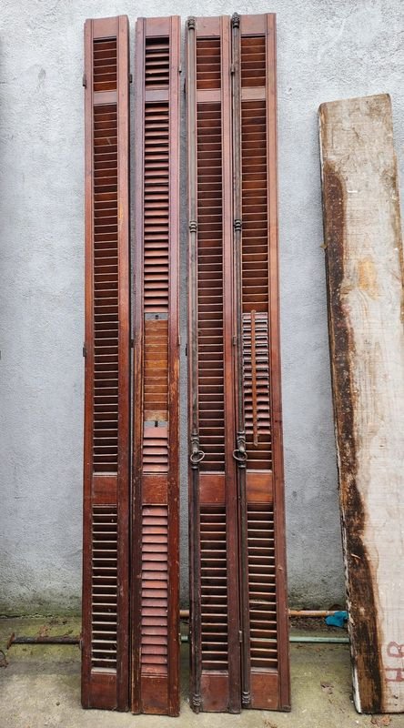 Celosías de Madera Largas, Buen Estado
