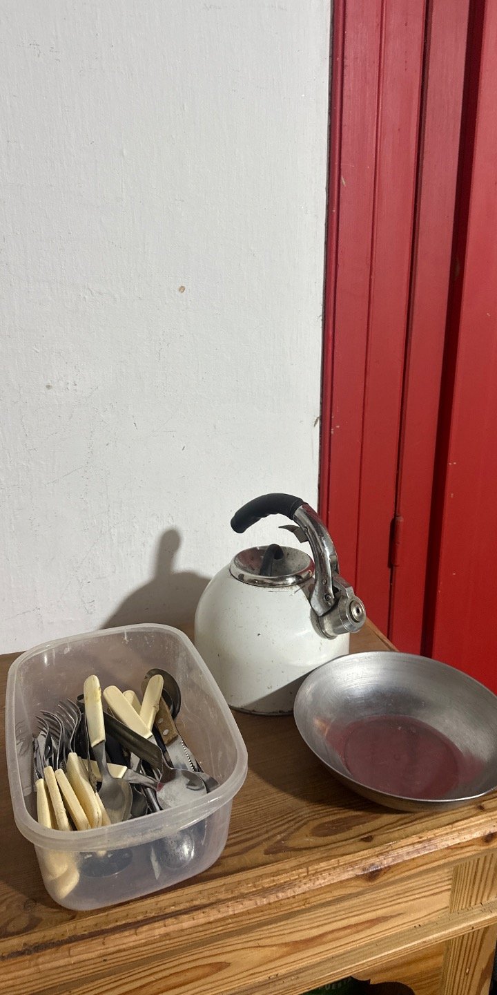 Juego de Cubiertos y Pava Antigua