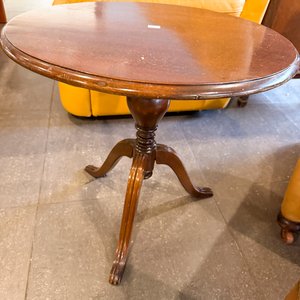 Sillón Individual de Cuero Naranja con Reposapiés y Mesa Auxiliar Redonda - imagen 5