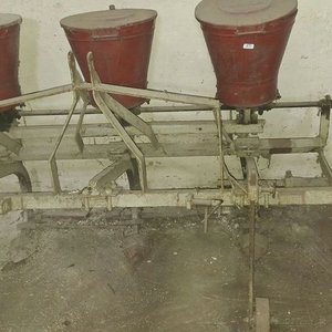 Antigua Sembradora Agrícola de 3 Hileras - imagen 2