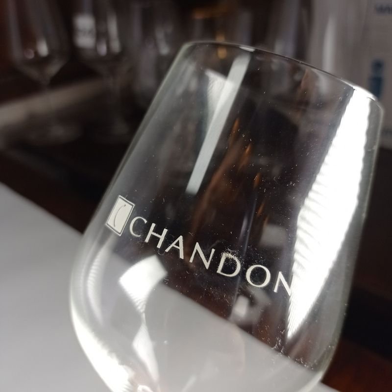 Cajas con copas de vino Chandon - imagen 3