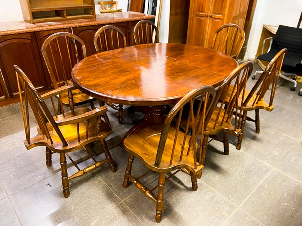 Mesa de Comedor Ovalada de Madera con 6 Sillas Estilo Clásico - imagen 1