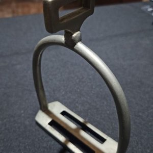 Lote siguiente: Estribo de Metal Plateado para Montar