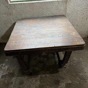 Lote anterior: Mesa Cuadrada de Madera Rústica