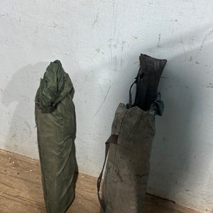 Lote siguiente: Dos Carpas Plegadas