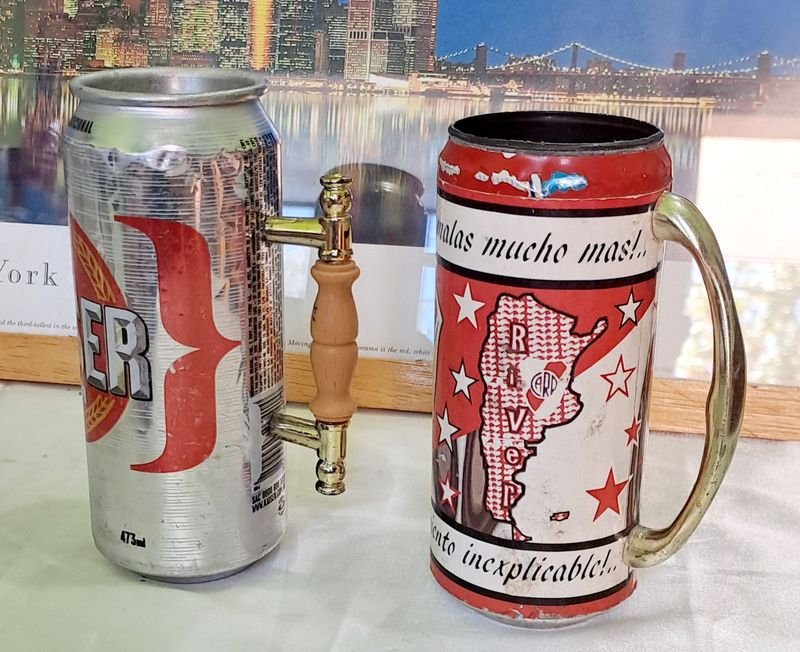 Jarras De Cerveza Con Fisonomia De Latas Ambas - imagen 3