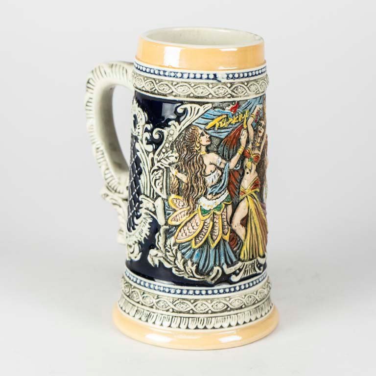 Jarra de cerveza cerámica con escenas en relieve - imagen 2