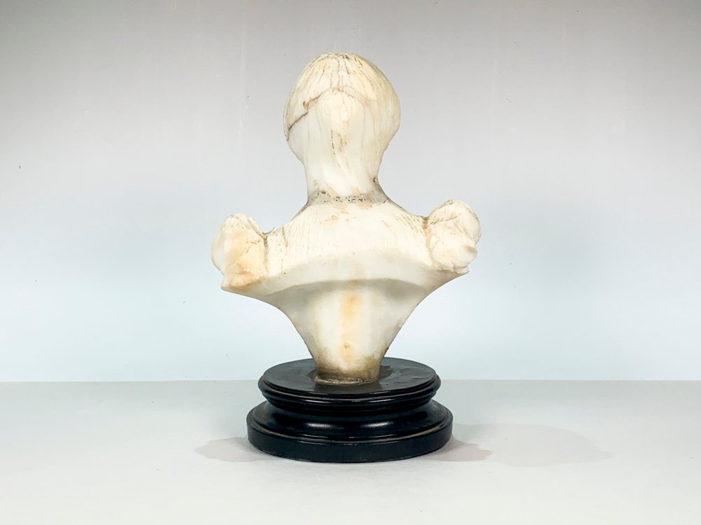 Busto de marmolina con dama y base de madera - imagen 4