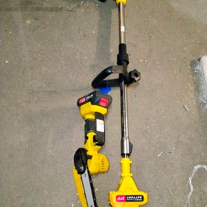 Lote siguiente: Sierra Eléctrica Inalámbrica con Batería 21V y Extensor