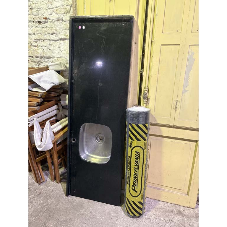 Lote anterior: Mesada de mármol con pileta y rollo de membrana asfáltica