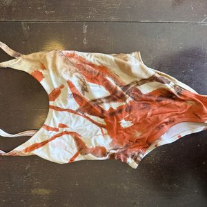 Lote de Trajes de Baño: Entero Azul Speedo, Estampado Naranja/Marrón y Bikini Leopardo - imagen 6