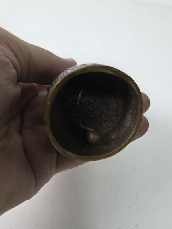 Antigua Campana en Bronce con Motivo de Dama - imagen 4