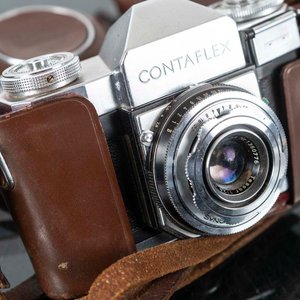 Cámara Fotográfica Contaflex con Estuche de Cuero - imagen 2