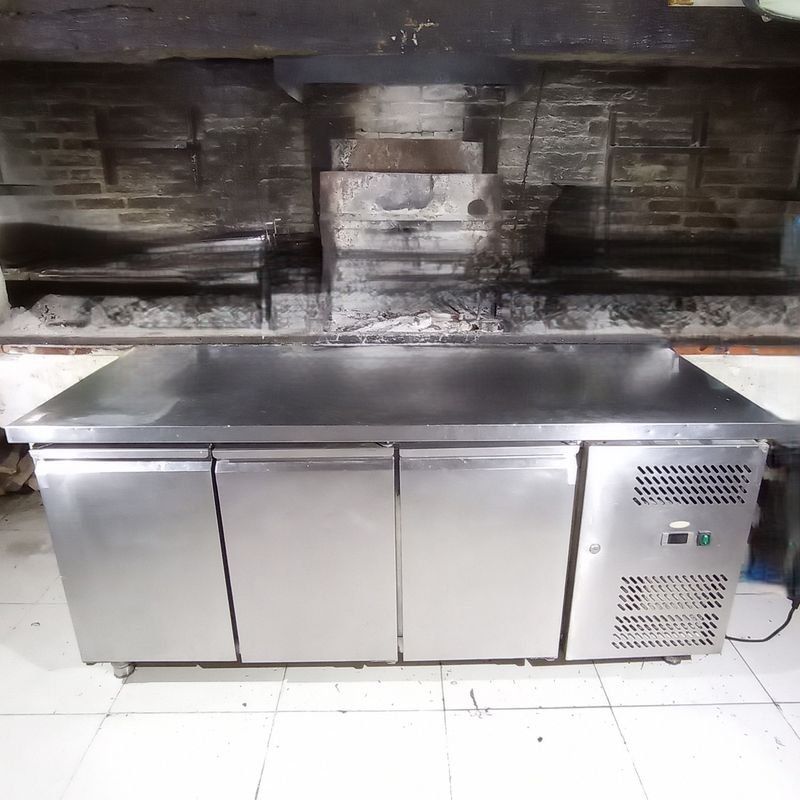 Lote siguiente: Heladera Bajomesada Kuma Acero Inoxidable