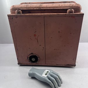 Antigua Heladera Portátil Rosa con Destapador - imagen 5