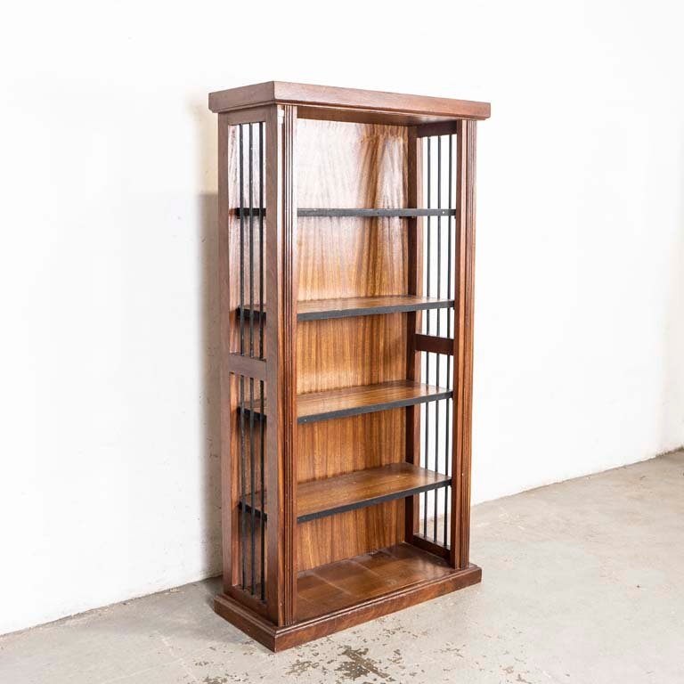 Lote siguiente: Estante biblioteca de madera con laterales metálicos