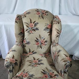 Lote anterior: Sillón Bergere Tapizado con Diseño Floreado