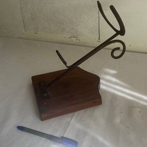 Botellero de Hierro y Madera con Diseño de Herradura - imagen 2