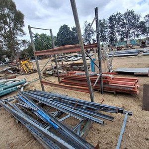 Lote siguiente: Estanterías Metálicas Industriales y Materiales de Construcción