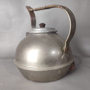 Tetera o Hervidor Vintage de Metal con Asa de Madera - imagen 2