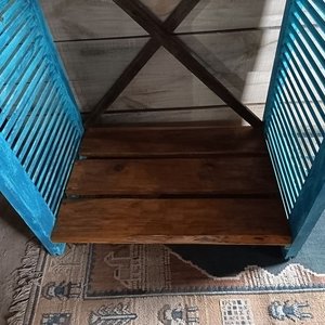 Estante Auxiliar de Madera Rústico con Detalles en Azul - imagen 5