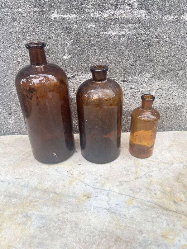 Lote siguiente: Frascos de farmacia en buen estado