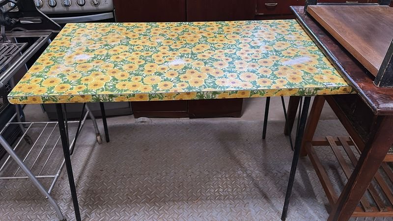 MESA DE CARMICA PATAS EN HIERRO - Muebles de hogar - imagen 2