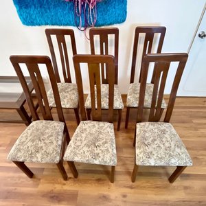 Juego de Comedor de Madera: Mesa Extensible y 6 Sillas Tapizadas - imagen 2