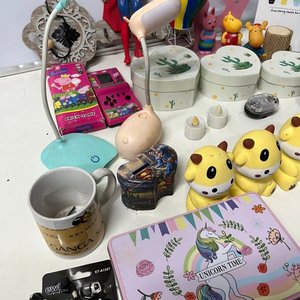 Lote Variado: Juguetes, Veladoras, Reloj, Tazas y Más - imagen 16