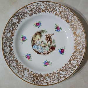 Lote anterior: Plato de Porcelana Vintage Boch Frères La Louvière Escena Galante con Filigrana Dorada