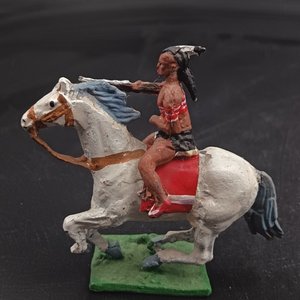 Figura de Indio a Caballo en Posición de Ataque - imagen 6