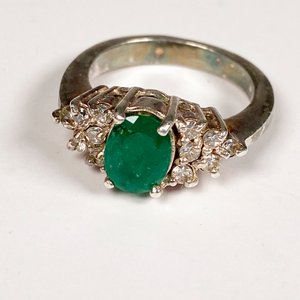 Anillo de Plata con Piedra Verde y Circones - imagen 3