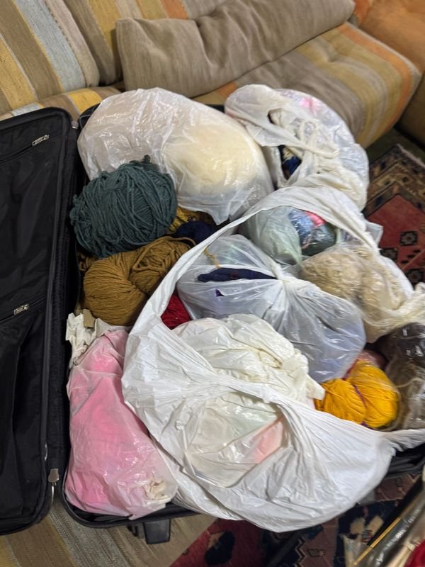 Gigantesco lote de materiales para tejer y crochet - imagen 5