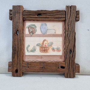 Lote anterior: Set de 2 Cuadros Decorativos: Porta Llaves Rústico y Figura Precolombina