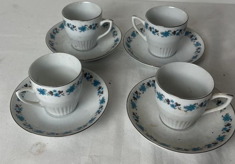 Tazas de porcelana con diseños florales azules - imagen 3