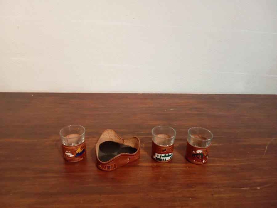 Gorras de tres tragos con soporte de cuero - imagen 4