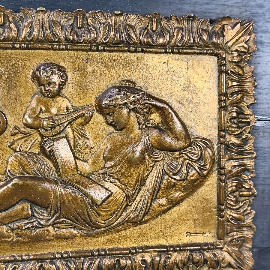 Placa de bronce en altorrelieve con escena mitológica - imagen 5