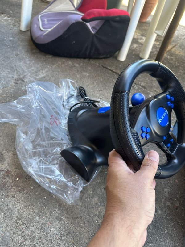 Volante ALUCAR para juegos en caja sin uso con pedales - imagen 6