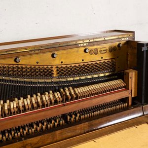 Piano Vertical Carl Hardt Stuttgart - Madera y Lustre con Detalles - imagen 3