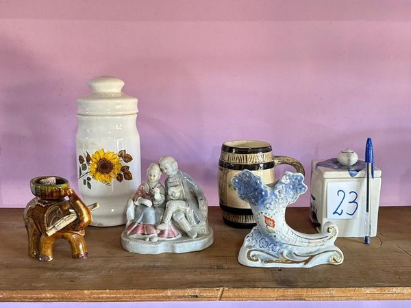 Adornos Cerámicos con Figuritas y Accesorios - imagen 1