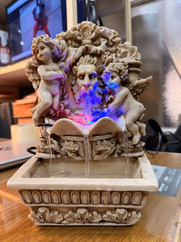 Fuente Ornamental de Sobremesa con Figuras y Luces LED