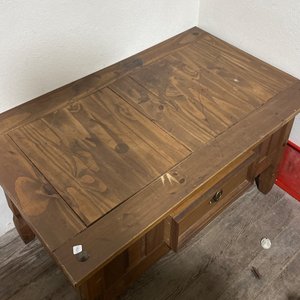 Lote siguiente: Mesa Ratona De Madera Rústica Con Cajón