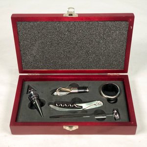 Lote anterior: Set de Accesorios para Vino en Caja de Madera