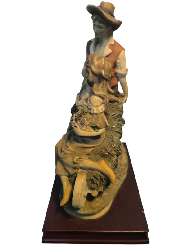Figurina de pareja campesina en estilo artístico - imagen 4