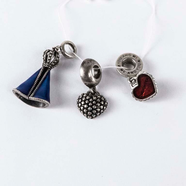 Lote siguiente: Pendientes de plata con esmalte