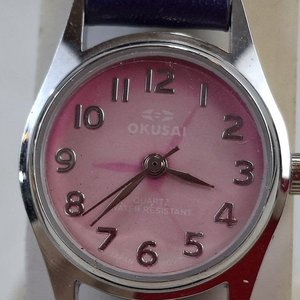 Lote de 2 Relojes de Pulsera: Q&Q Dorado con Cristales y Okusai Rosa - imagen 2